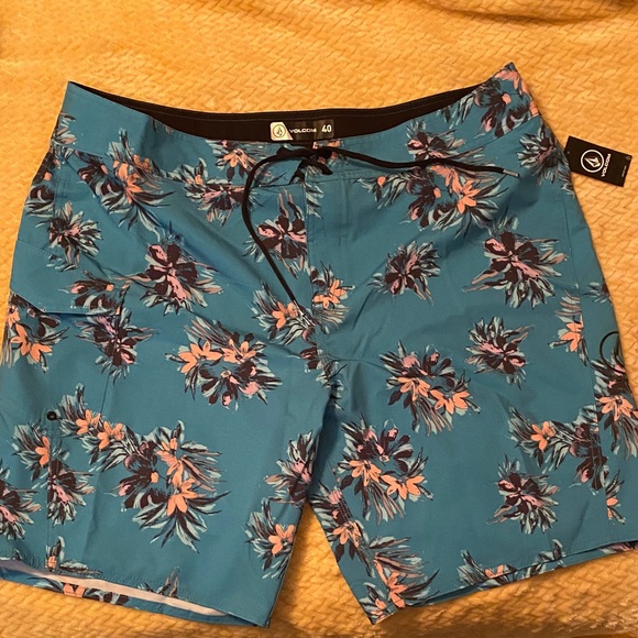NWT Volcom Men's Teal and Pink Floral Board Shorts - Picture 1 of 11